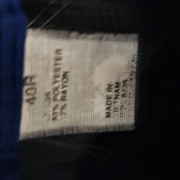 Kenneth Cole 33x32 two piece mens suit - Picture 4 of 11